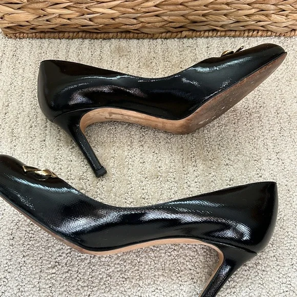 Kate Spade Black Patent Leather Pumps with Gold Bow Size 6.5 - Picture 6 of 13